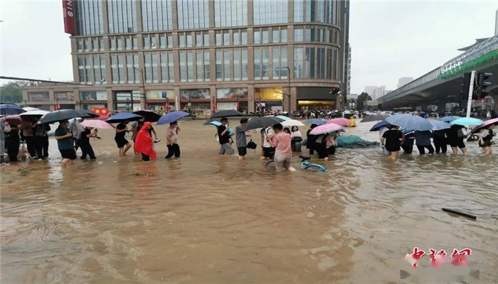 郑州暴雨已致12人遇难 洪涝灾害严重