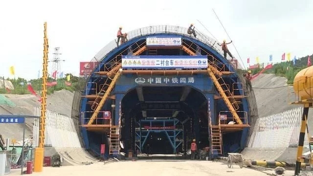 山东莱荣高铁海阳段隧道建设全面铺开(图1)