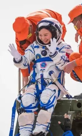 今天，讓我們一起祝福中國航天員凱旋歸來，你們辛苦了！(圖3)